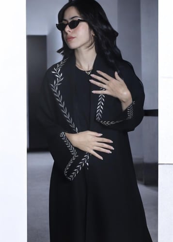عباية نقش بتصميم مميز