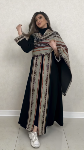 عباية شتوية بتطريز تراثي مع شال