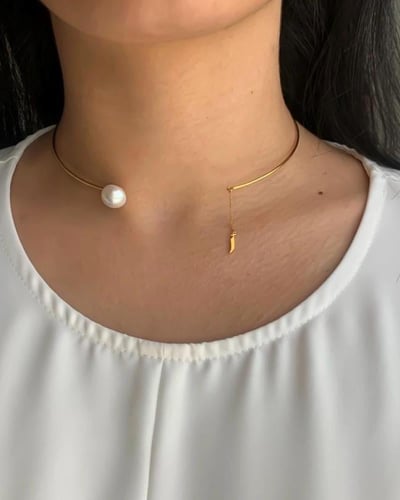 سلسلة حرف مع لؤلؤة أنيقة – تصميم عصري من قلادتي