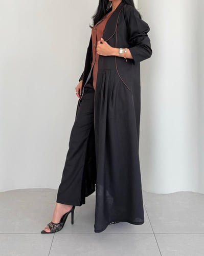 طقم “هيبة” الأسود من قلادتي – لينن هندي فاخر