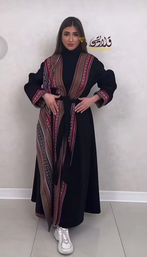 عباية سدو المها – جوخ أسود مع شيلة تراثية فاخرة