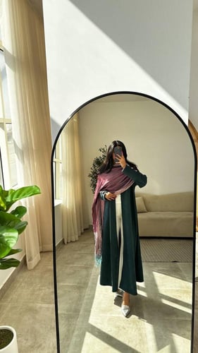 عباية نقشة الكشمير – فخامة الأخضر العنّابي