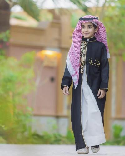 دقلة ولادي سوداء بتطريز ذهبي وتخصيص اسم