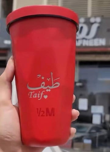 مق هاف مليون احمر مع باقه ورد