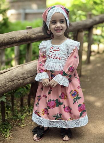 فستان بناتي شالكي بالدانتيل – إطلالة رمضان الناعمة