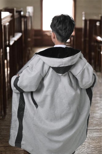 فروة أطفال رمادي مع لمسات جلدية سوداء