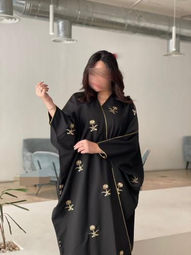 بشت فخر الوطن - تطريز السيفين والنخلة | متجر قلادت...