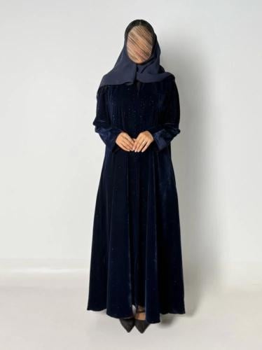 عباية مخمل مرصّع بالكريستال