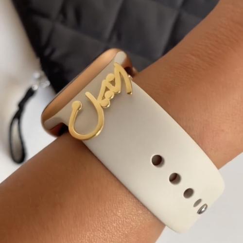 بروش اسم مخصص للساعة الذكية – تصميم أنيق وفخم