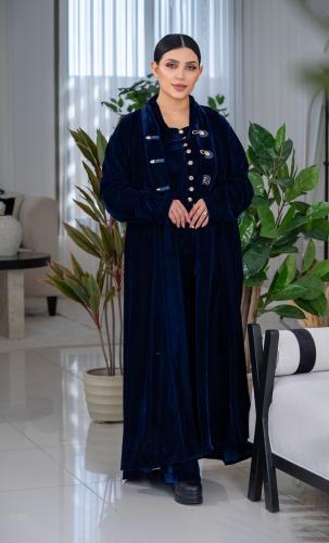 عباية مخمل كحلي فاخرة – هوك كلاسيكي ذهبي