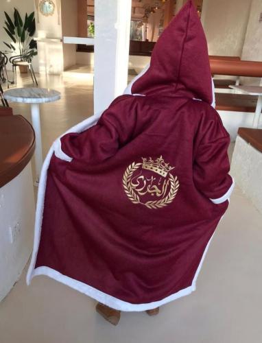 فروة أطفال عنابي مطرزة