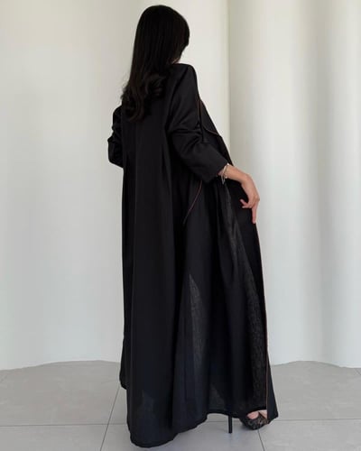 طقم “هيبة” الأسود من قلادتي – لينن هندي فاخر