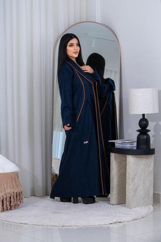 عباية خطّ الفخامة الكحلية