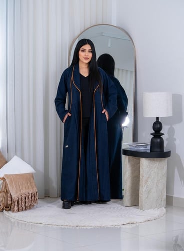 عباية خطّ الفخامة الكحلية