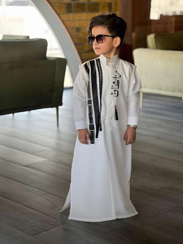 دقله مع تطريز الاسم بقماش كريب