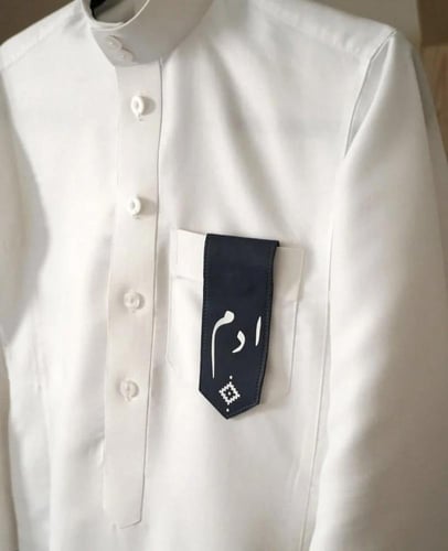 بروش جيب جلد مغناطيس بطباعه الاسم -متجر قلادتي