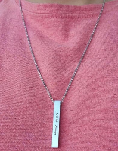 قلادة مميزه بتصميم اربع جهات