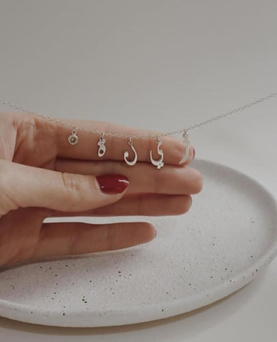 قلادة الاحرف