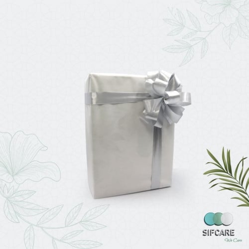 تغليف ورقي باللون الابيض مع وردة فضية