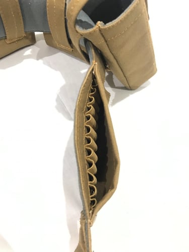 حزام القناص يتكون من محافظ 1-لطلقات السلاح2-الجهاز...