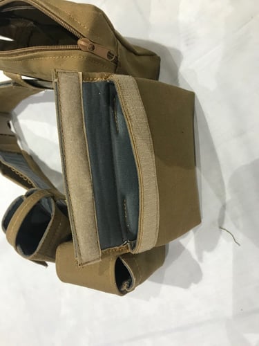 حزام القناص يتكون من محافظ 1-لطلقات السلاح2-الجهاز...