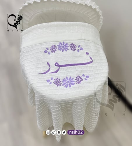 بطانية مع تطريز اسم و ورود