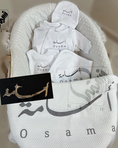 تطريز بطانية سرير مواليد + طقم ٤ قطع + بروش