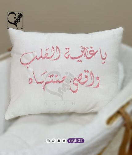 وسادة مخمل مع التطريز