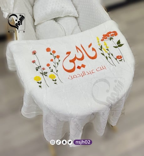 بطانية مع التطريز زخارف