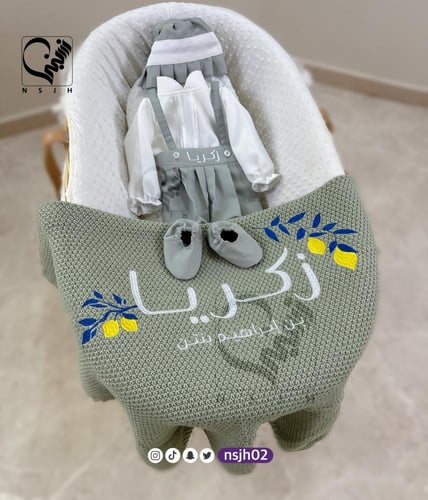 طقم استقبال مواليد مع تطريز اسم ورسمة