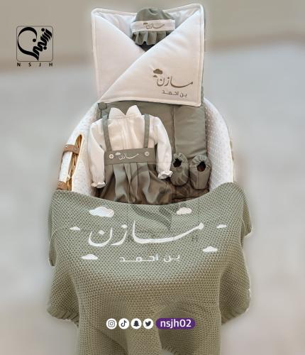 طقم استقبال مواليد تطريز اسم و غيوم