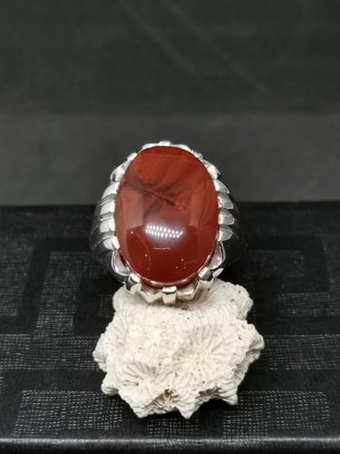 خاتم الفضة بحجر عقيق يماني كبدي مزعفر بصياغة أحمد...