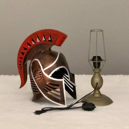 قناع محارب حديد اباجورا تعمل بالكهرباء