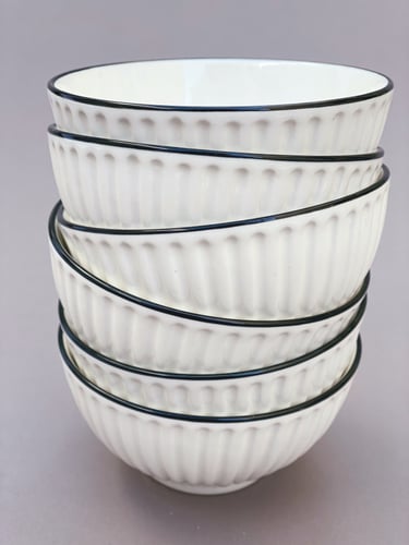 اناء سيراميك صغير - ابيض / اسود