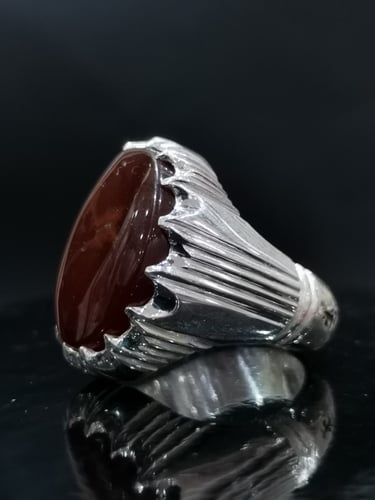 خاتم الفضة بحجر عقيق يماني كبدي بصياغة عقيل عيار ا...