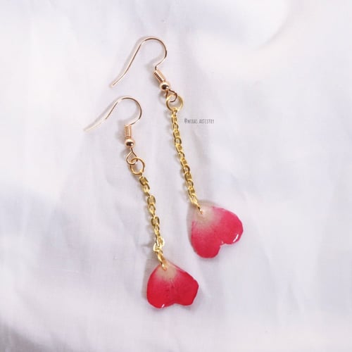 red petals اقراط