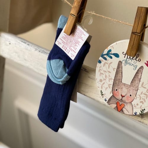 جورب أسبانيِ طويل كحلي بِقاع سماوي للجنسين .