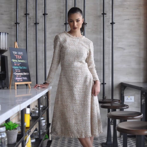 فستان من التويد