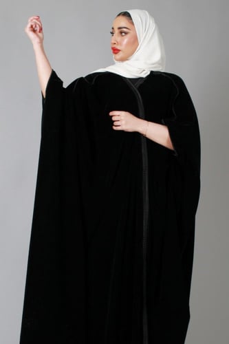 عباية مخمل اسود