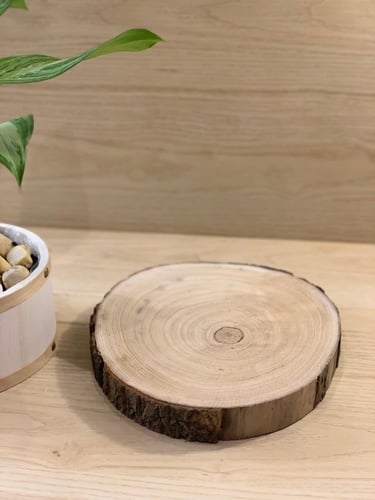 قاعدة خشبية