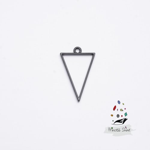 160 - تعليقة شكل مثلث لون اسود