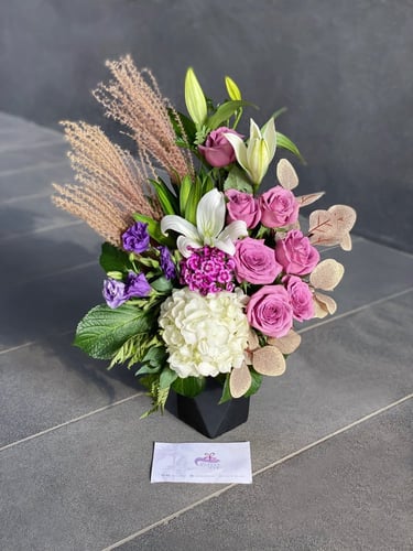 مجموعه من الورود على فازه 