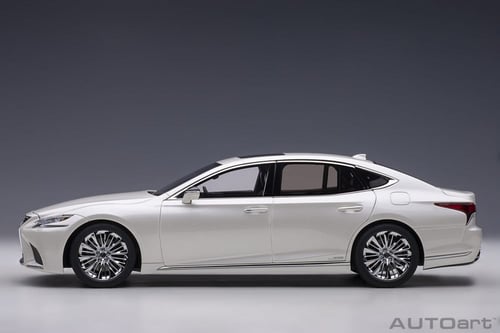 LEXUS LS500 h SONIC WHITE METALLIC/CRIMSON & BLACK...