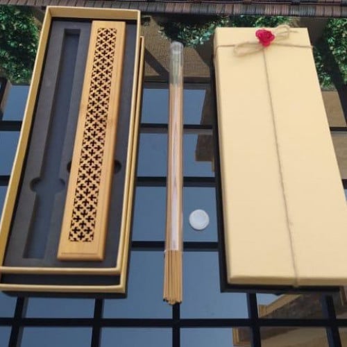 بكج عدد (4) مباخر طويله مع (30 ) عود كمبودي مع كل...