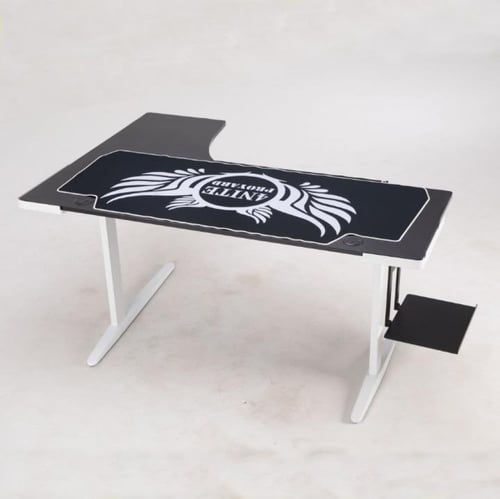 طاولة قيمنق زاوية لون أبيض ماوس ابيض