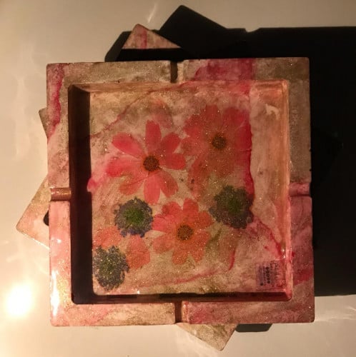 طفاية مربعة الشكل كبير 4 حبات