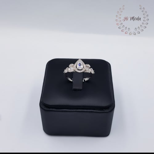 طقم زركون فضي فاخر تصميم ألماس