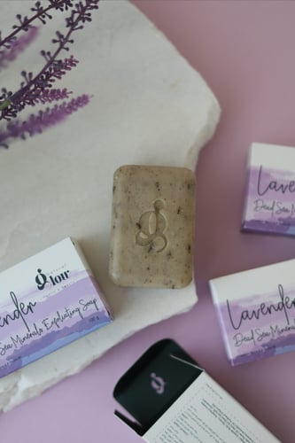 صابونة زيت اللافندر المقشرة بأملاح البحر الميت