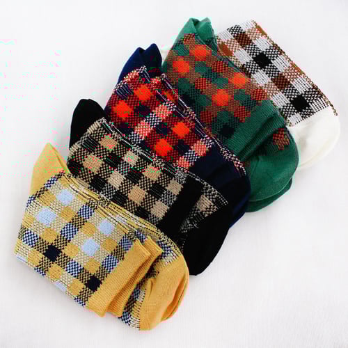 جوارب نسائية مقلمة متدرجة الألوان