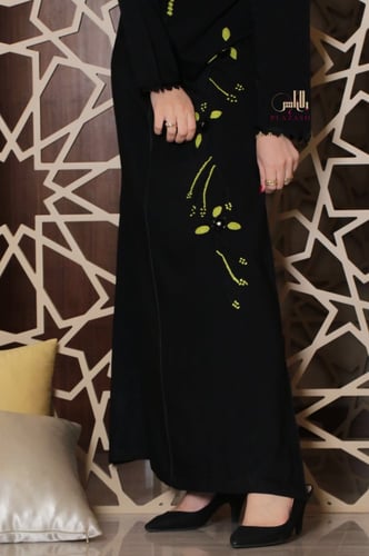 جلابية مغربية مطرزة يدويا